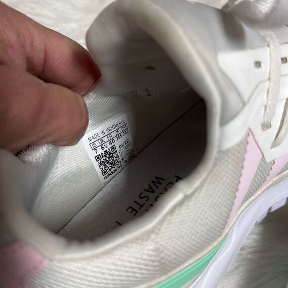 Wmns Superstar  Adidas White Pink &Green Sneaker Size 7